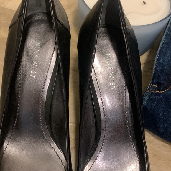 Vintage Nine West Black Heel with Silver Buckle Detailing. - Picture 4 of 8